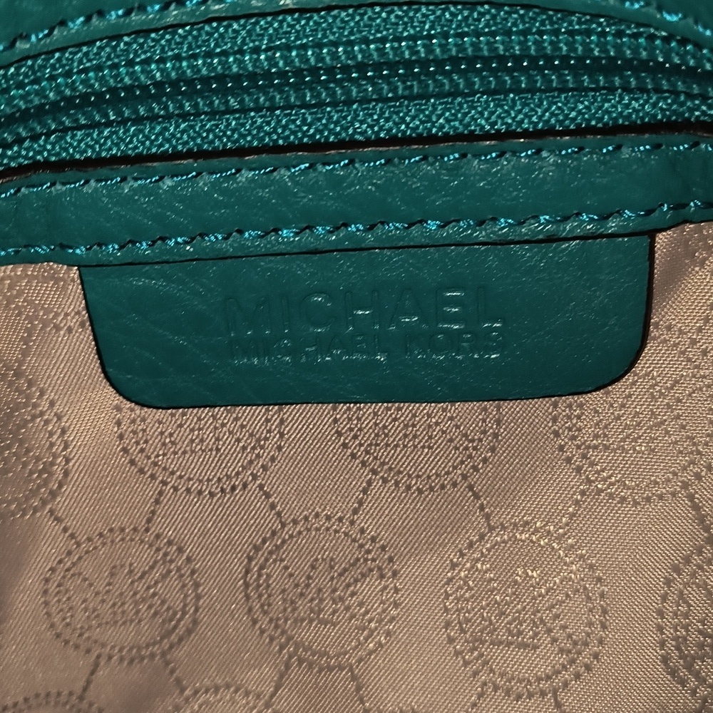 Michael Kors Bedford Flap Crossbody Bag - Picture 7 of 11
